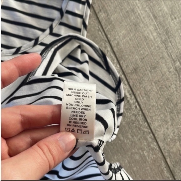 La Hearts Blue and White Striped Tank Top Size Medium. - Picture 6 of 7